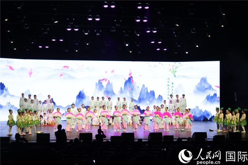 《四季詩(shī)韻》童聲詩(shī)朗誦表演。人民網(wǎng)記者 任皓宇攝