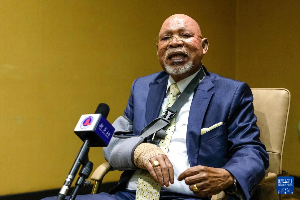 1月15日，烏干達外長奧東戈在坎帕拉舉行的不結盟運動第19次峰會高級別官員會議期間接受新華社記者專訪。新華社發(fā)（阿佳拉·納瓦達攝）