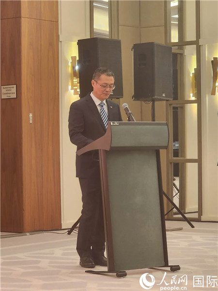 中國駐哈大使館公使銜參贊蘇予致辭。人民網(wǎng)記者 李強(qiáng)攝