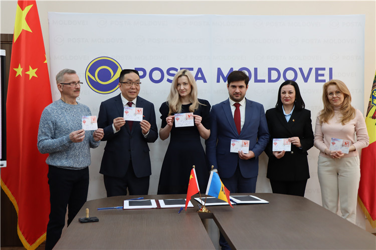 摩爾多瓦首發(fā)龍年生肖郵票。中國(guó)駐摩爾多瓦大使館供圖