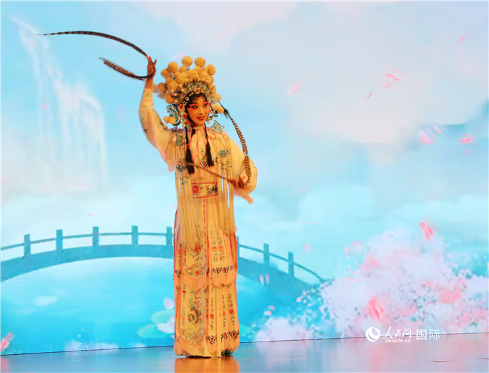 四川省成都市川劇研究院帶來了精彩的川劇演出。人民網(wǎng)記者 李志偉攝