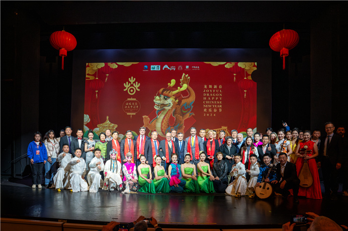 與會(huì)嘉賓合影。中國(guó)駐希臘大使館供圖