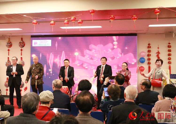 打擊樂(lè)合奏《春節(jié)序曲》。人民網(wǎng) 許可攝