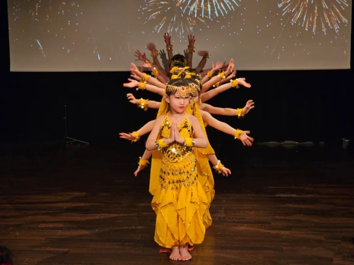 舞蹈《千手觀音》。中國(guó)駐瑞典大使館供圖。