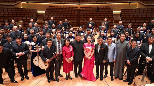 “”天地永樂(lè)·中國(guó)節(jié)“”音樂(lè)會(huì)演出人員合影。中國(guó)駐德國(guó)大使館供圖