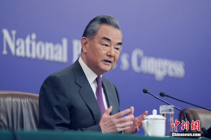 3月7日，十四屆全國人大二次會議在北京舉行記者會，中共中央政治局委員、外交部長王毅就中國外交政策和對外關(guān)系相關(guān)問題回答中外記者提問。<a target='_blank' href='/'><p  align=