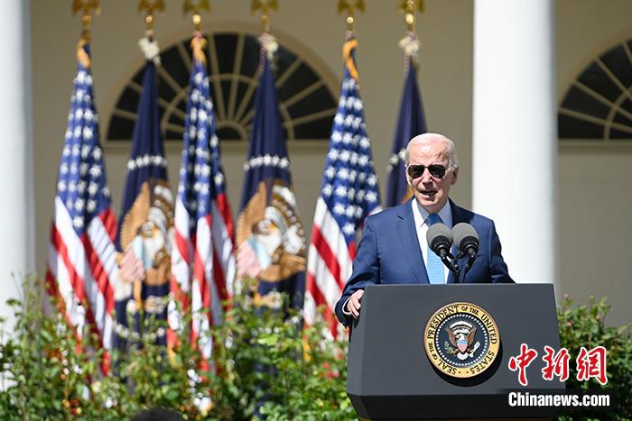 當(dāng)?shù)貢r(shí)間4月25日，美國(guó)總統(tǒng)、民主黨人拜登以一段競(jìng)選視頻宣傳片，正式宣布2024年競(jìng)選連任。資料圖為拜登在白宮。 <a target='_blank' href='/' _fcksavedurl='/'><p  align=