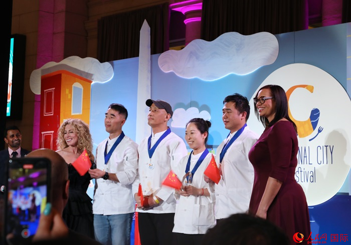 中國駐美國大使館的4名廚師榮獲專業(yè)評審亞軍。人民網(wǎng)記者 李志偉攝