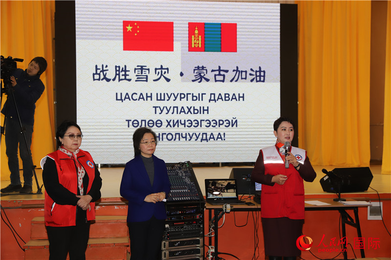 3月18日，巴特策策格（右）外長致辭。人民網(wǎng)記者 霍文攝