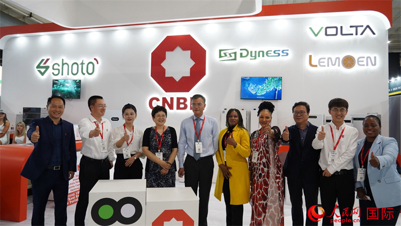 出席嘉賓合影。人民網(wǎng) 劉暢攝