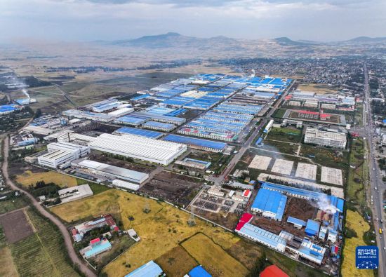 這是2023年11月3日在埃塞俄比亞杜凱姆市拍攝的東方工業(yè)園（無人機照片）。 新華社發(fā)（東方工業(yè)園供圖）