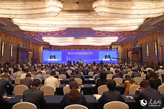  開幕式在廈門國際會議中心舉行。人民網(wǎng)記者 陳博攝