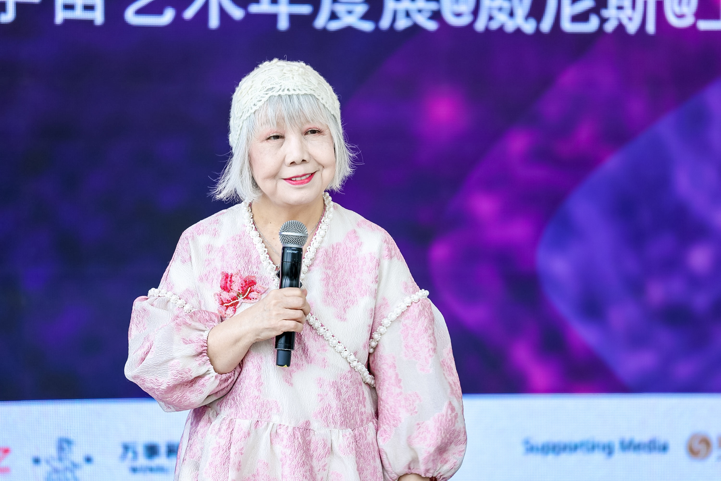 圖3：資深策展人、藝評家、臺北實踐大學教授陸蓉之致辭（圖片：鳳凰中心）