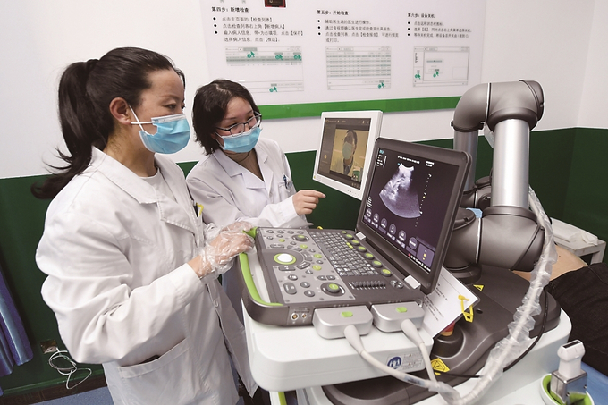 江蘇援藏投資三百萬元在林周縣人民醫(yī)院建設(shè)了拉薩市首臺套遠(yuǎn)程超聲診斷系統(tǒng)。 本報記者 萬程鵬 攝