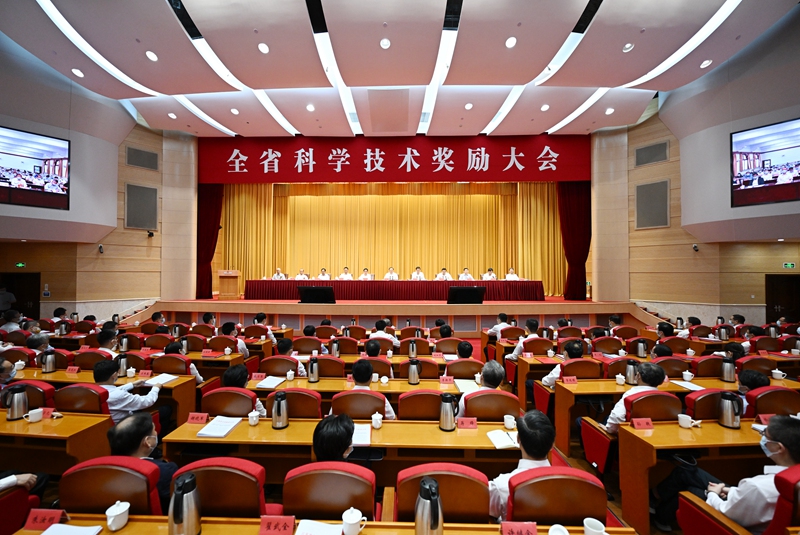 圖為江蘇省科學(xué)技術(shù)獎勵大會現(xiàn)場。吳勝攝