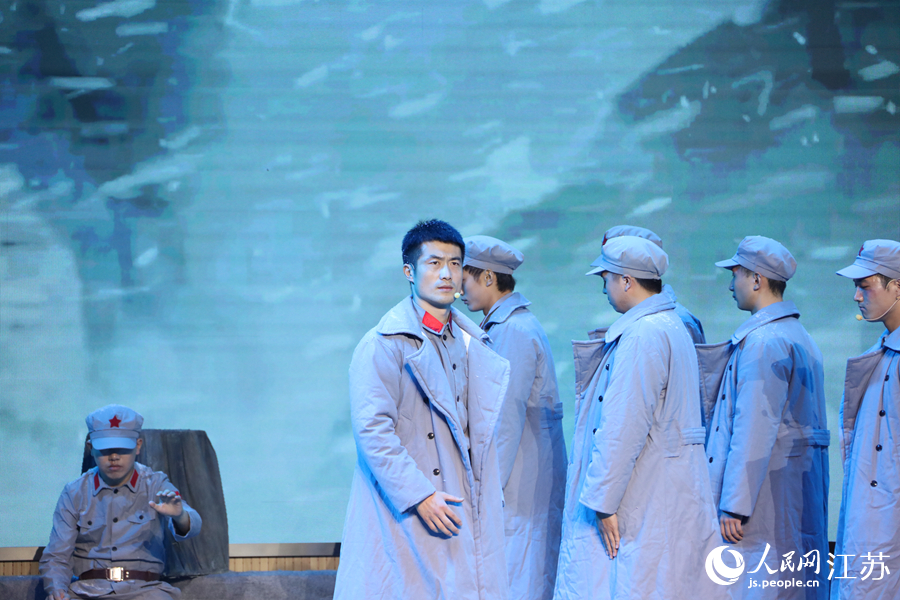 淮安市山陽小學帶來的紅色故事宣講《豐碑》。人民網(wǎng) 張瀚天攝