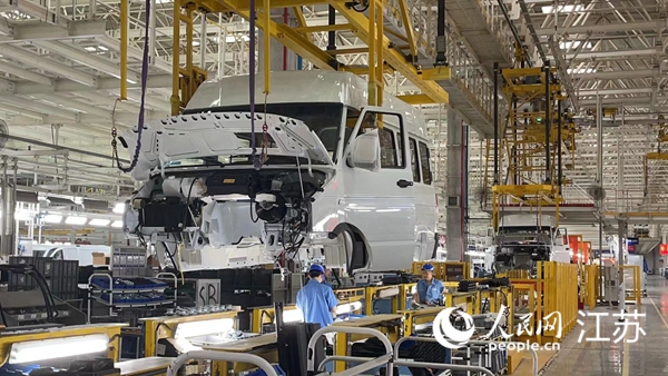 南京依維柯汽車(chē)有限公司生產(chǎn)車(chē)間。黃啟源攝