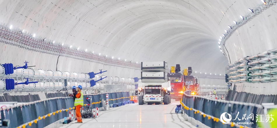 江陰靖江長江隧道右線施工現(xiàn)場(chǎng)。朱其攝