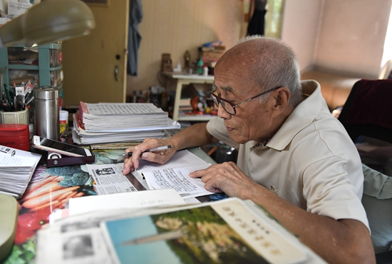 劉萬舉撰寫學(xué)黨史心得筆記。 受訪者供圖