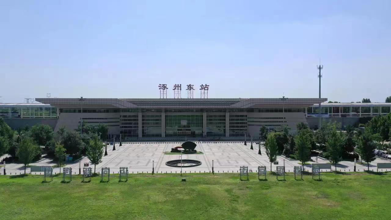 通勤專列高鐵始發(fā)站涿州東站。 熊華明、王聚言攝