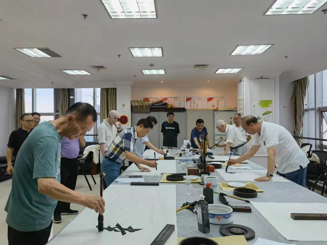 書畫作品創(chuàng)作交流活動(dòng)。鄧慧芳攝