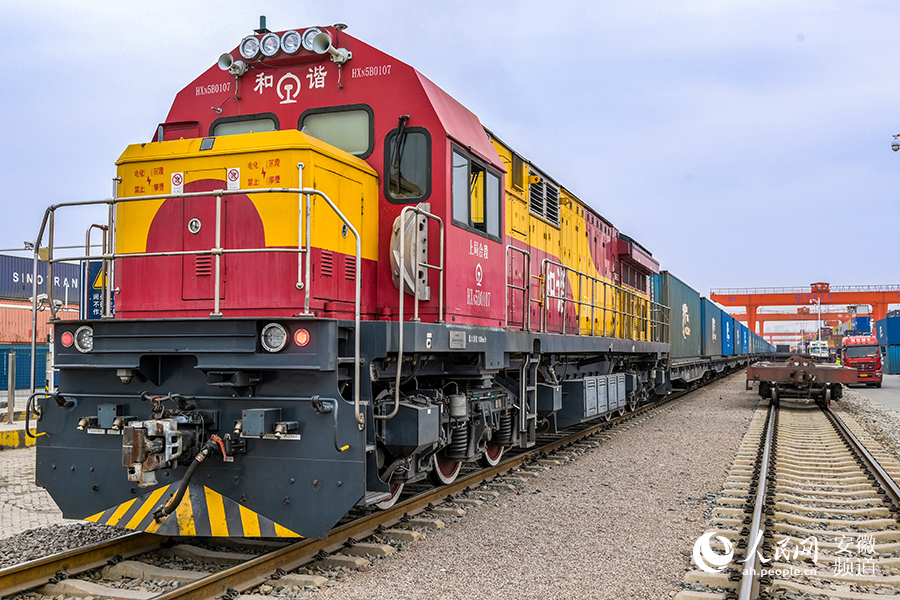 合肥中歐班列整裝待發(fā)。人民網(wǎng)記者 苗子健攝
