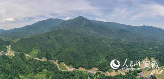 大別山旅游扶貧快速通道。人民網(wǎng) 陳若天攝