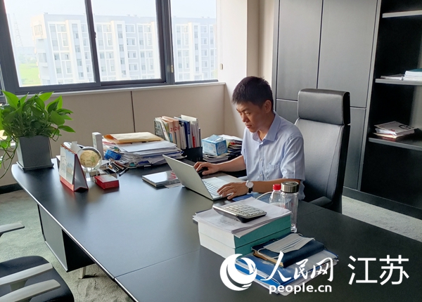 江蘇海安市2021年引進的高端人才朱涼偉博士。人民網(wǎng)記者 王繼亮攝