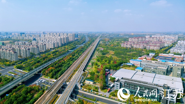 航拍幸福街道。人民網(wǎng)記者 王繼亮攝