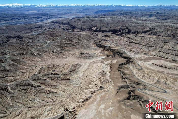 4月5日，西藏阿里札達土林。(無人機照片) 李林 攝
