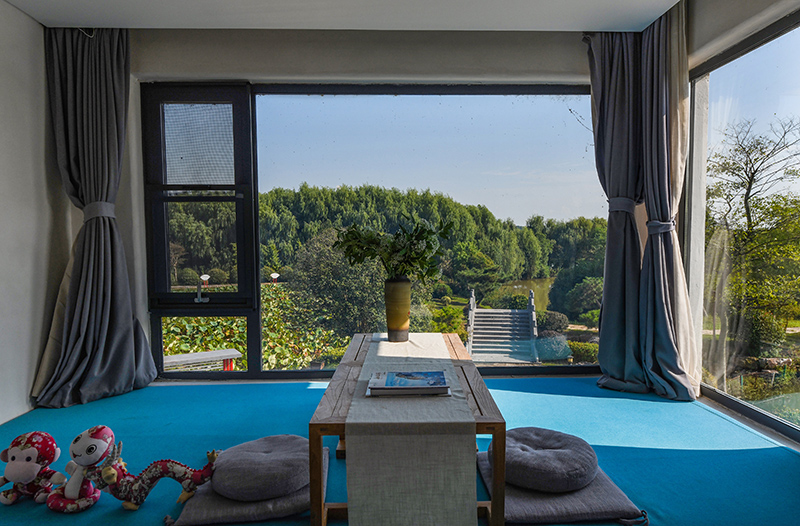 位于四頂山腳下的四頂山居，推窗見(jiàn)景，望山親水。吳芳攝