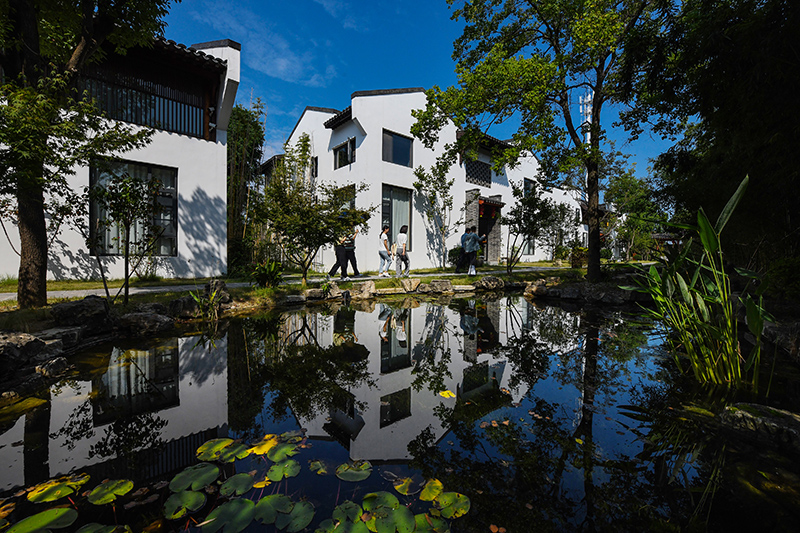 畈塘民宿群保留了江淮建筑的傳統(tǒng)風(fēng)格。吳芳攝