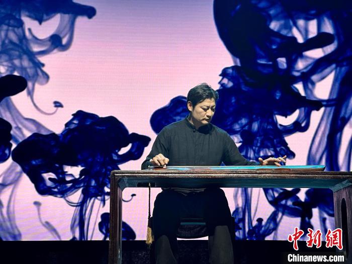 臺灣老師林法演奏《廣陵散》?！堺惥?攝