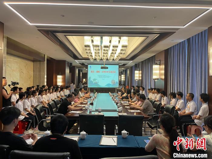 閩臺古琴技藝培訓(xùn)交流活動同步舉行?！∪~國寶 攝