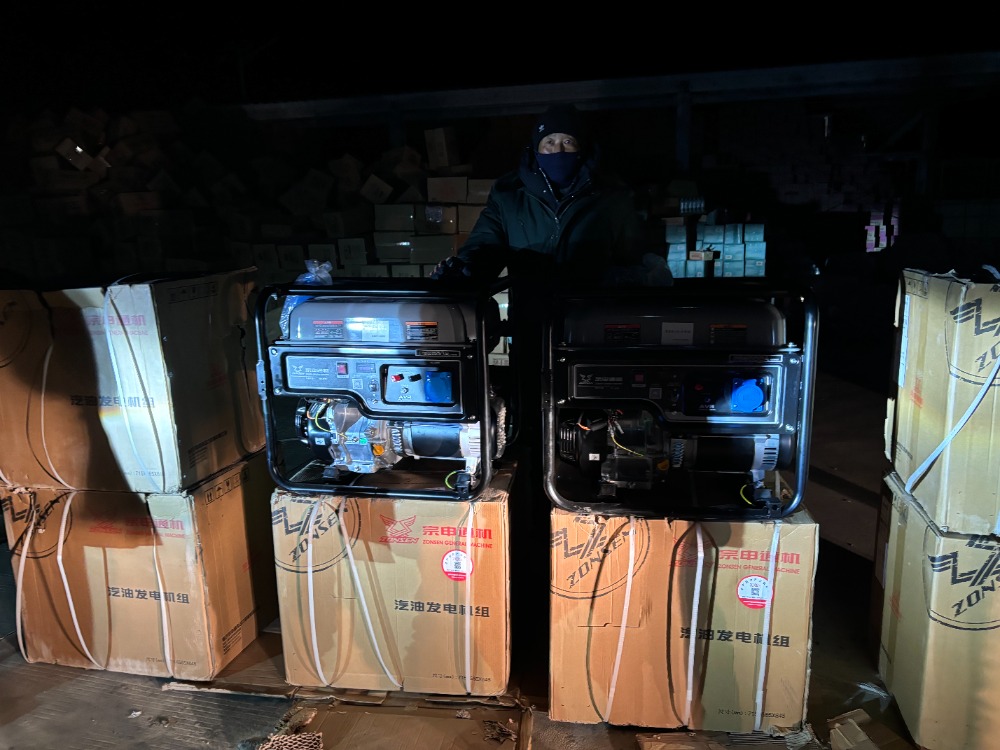 震區(qū)所需 重慶所能！重慶首批救援物資跨越千里抵達(dá)雪域高原