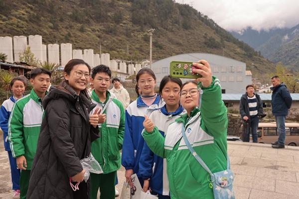 為驗(yàn)證“高反風(fēng)險(xiǎn)預(yù)測”小程序，這群高中生真去了趟高原