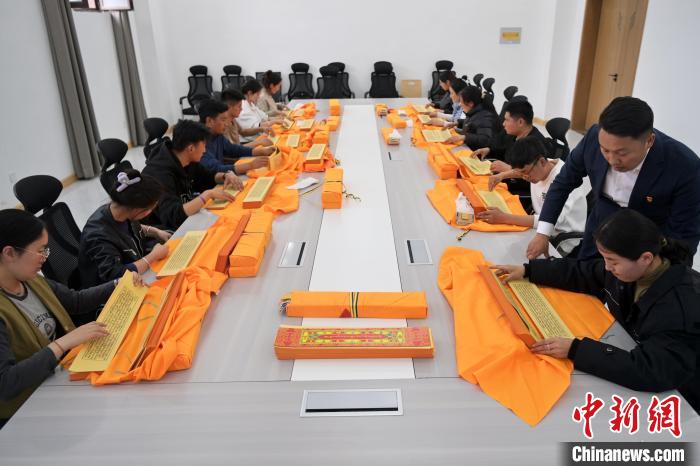 甘肅碌曲:推動藏文古籍數(shù)字化