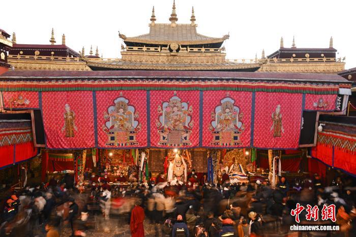 西藏迎來“仙女節(jié)”