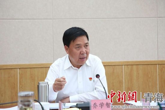 圖為黃南州州長(zhǎng)喬學(xué)智講話。黃宣攝