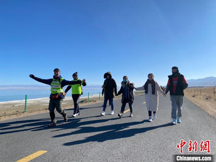 圖為徒步現(xiàn)場(chǎng)?！±罱瓕?攝