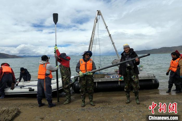科考隊員從巴木錯采樣歸來。　<a target='_blank' ><p  align=