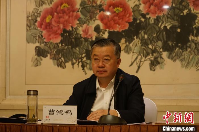 圖為全國人大常委會委員、全國人大華僑委員會副主任委員、致公黨中央副主席曹鴻鳴講話?！∨擞隄?攝