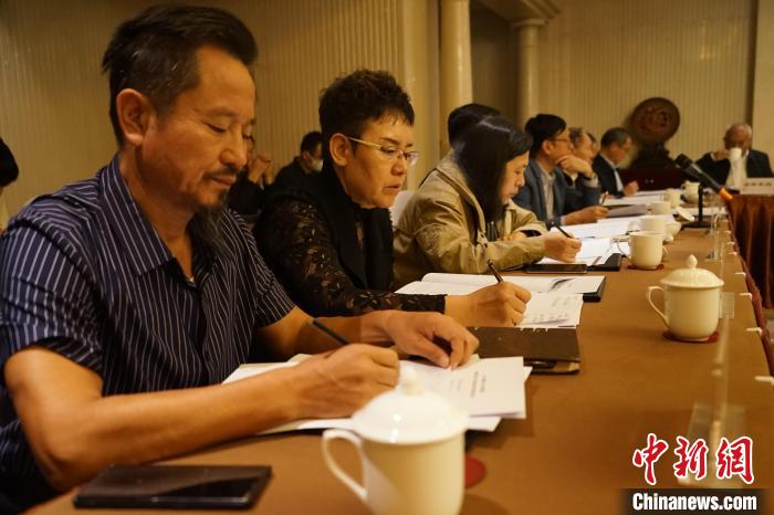 圖為座談會現(xiàn)場?！∨擞隄?攝