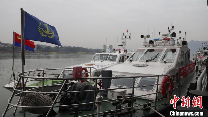 聯(lián)合巡江守護(hù)活動現(xiàn)場?！〗部h融媒體中心 攝