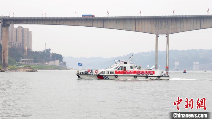 聯(lián)合巡江守護(hù)活動現(xiàn)場?！〗部h融媒體中心 攝