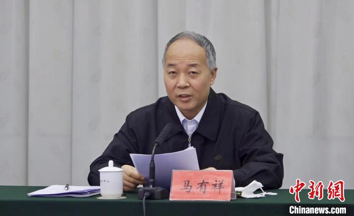 圖為農(nóng)業(yè)農(nóng)村部副部長馬有祥在部省共同打造青海綠色有機(jī)農(nóng)畜產(chǎn)品輸出地推進(jìn)會(huì)議上講話?！±罱瓕?攝