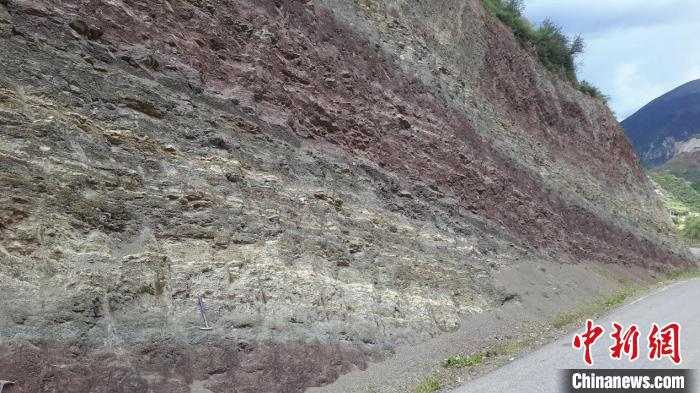 青藏高原東部始新世熱魯盆地的湖相沉積?！≈锌圃呵嗖馗咴?供圖