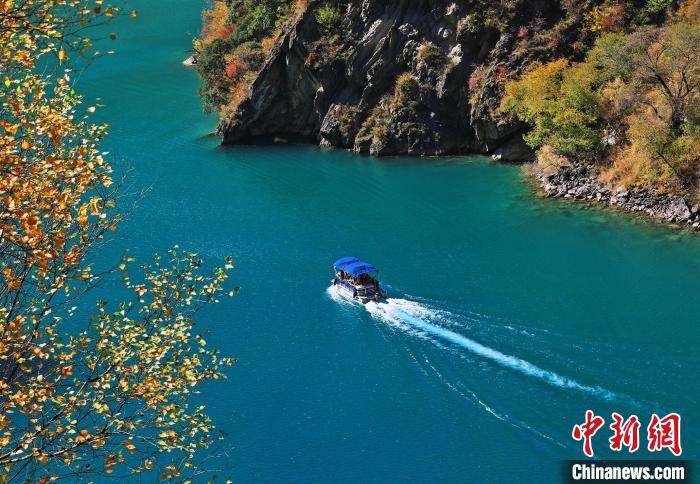 松坪溝風(fēng)光?！『吻搴?攝