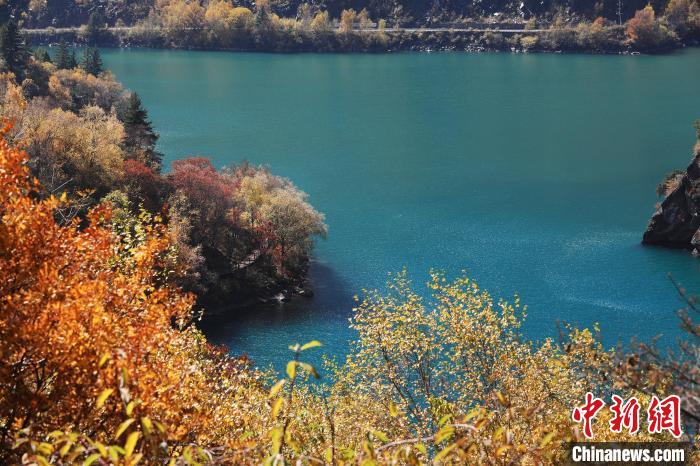 松坪溝風(fēng)光?！⑼?攝