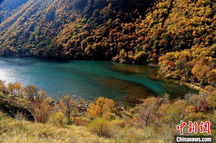 松坪溝風(fēng)光?！『吻搴?攝